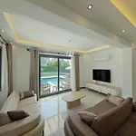 Βίλα Detached With Private Pool - Oludeniz,